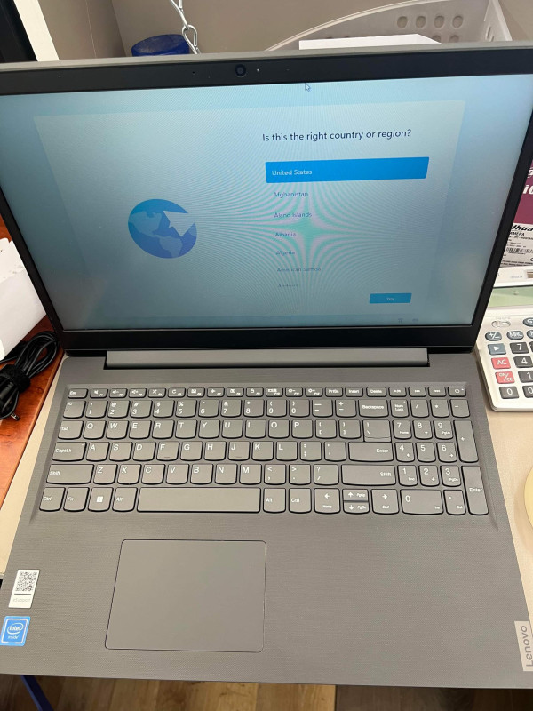 Laptop Lenovo V15-IGL