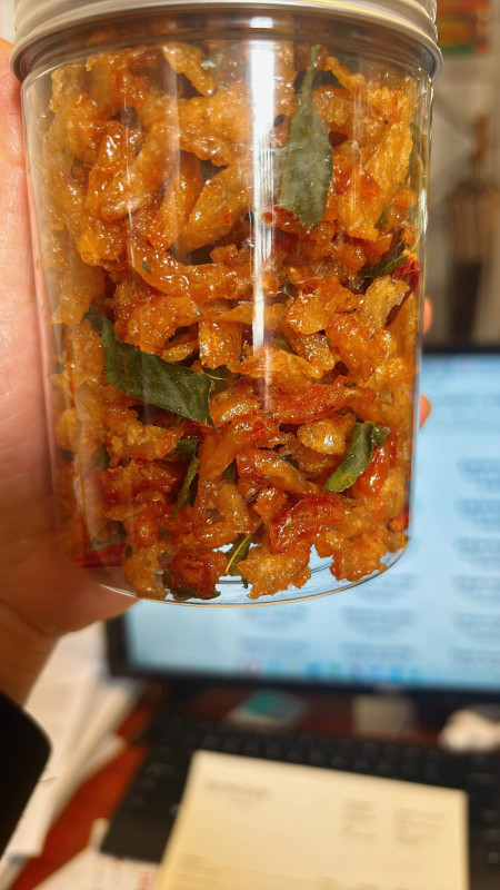 Cá cơm rim lá chanh 13$